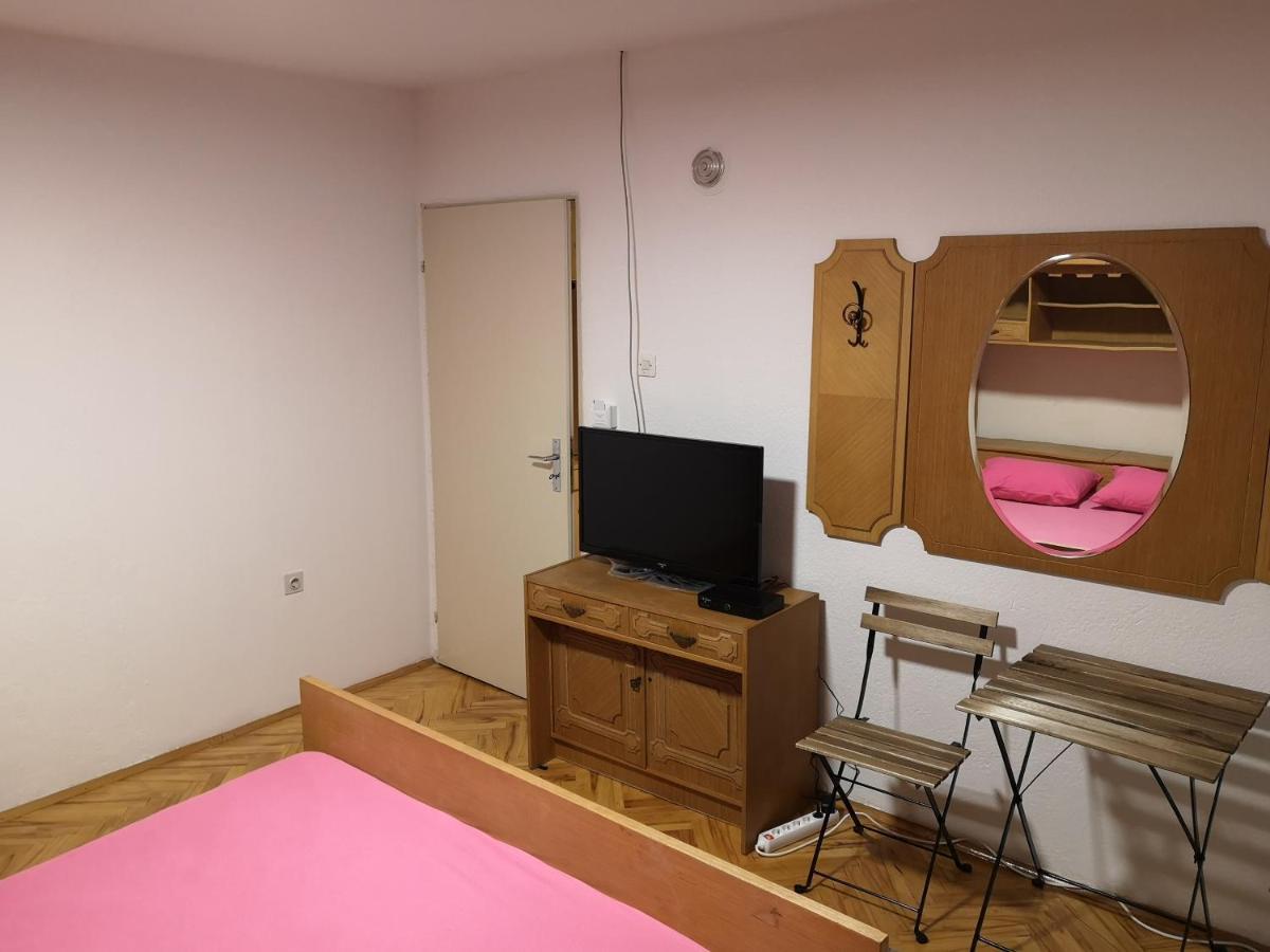 White Night Hotel Skopje Ngoại thất bức ảnh