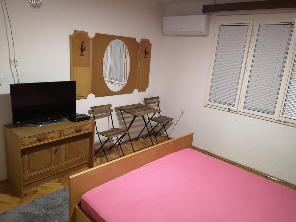 White Night Hotel Skopje Ngoại thất bức ảnh